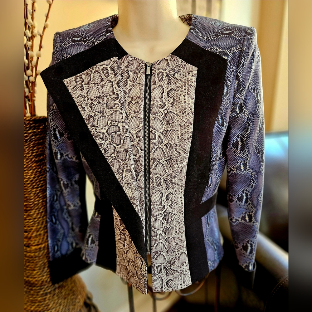 BCBGMaxAzria Black and Gray Snakeskin Pattern Blazer